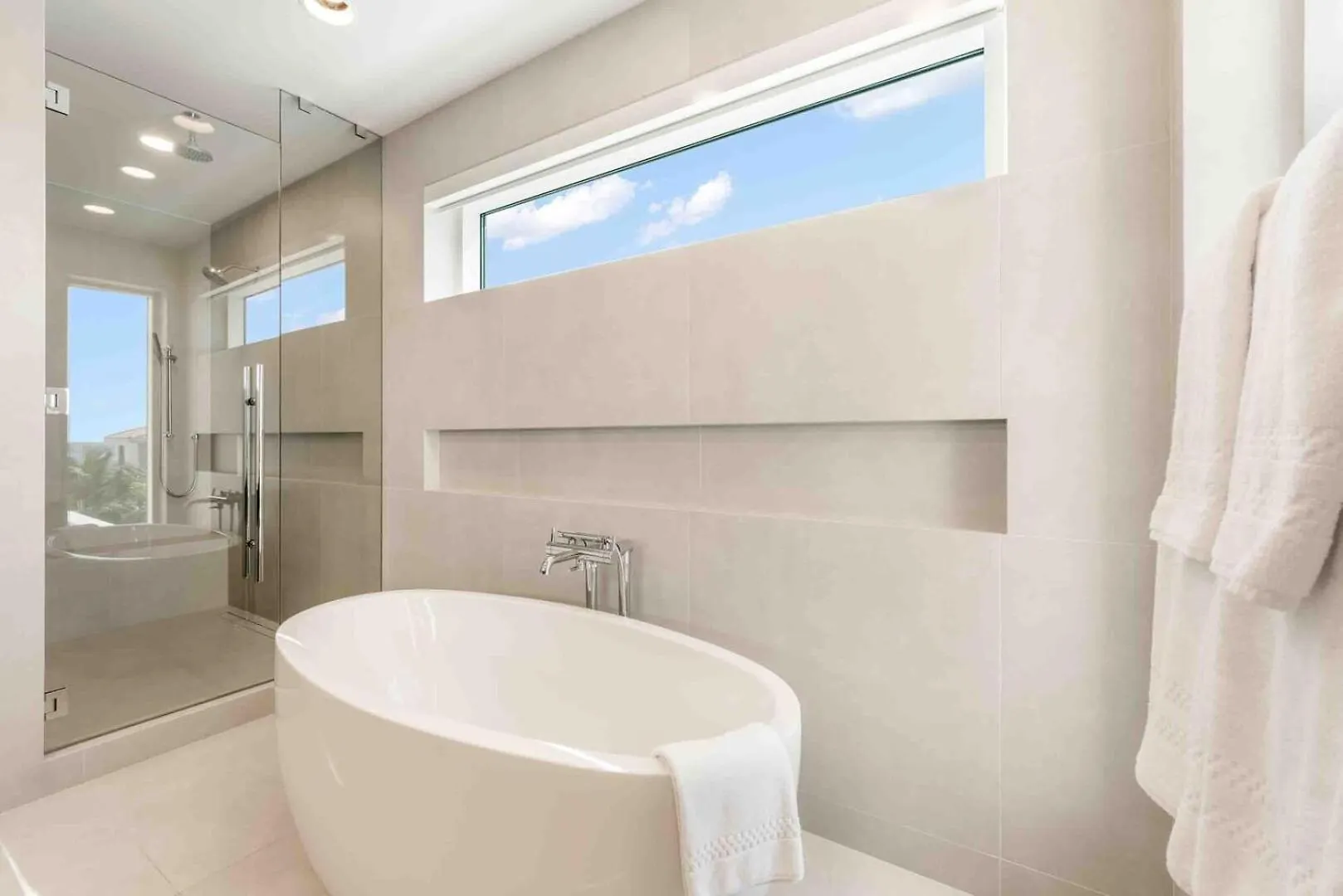 Aqua #2 - Take Ten Off This Chic Oceanfront Escape With Designer Interiors George Town Apartament
