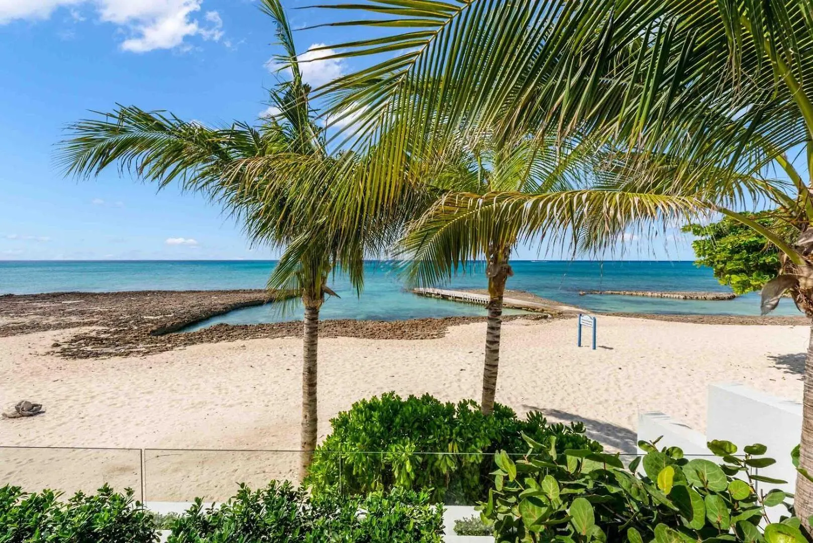 Apartament Aqua #2 - Take Ten Off This Chic Oceanfront Escape With Designer Interiors George Town