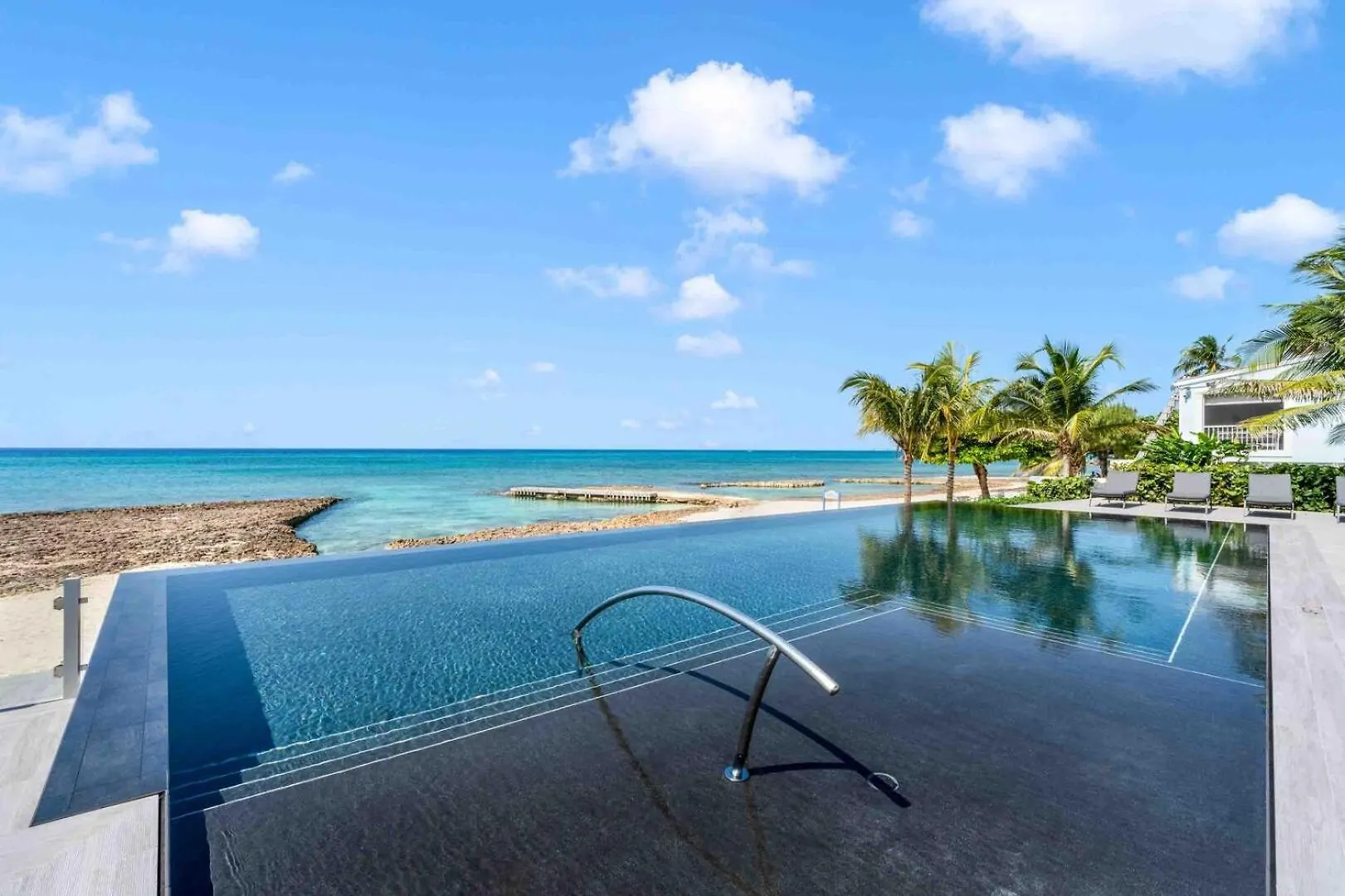 Aqua Second Floor Residence George Town Apartment
